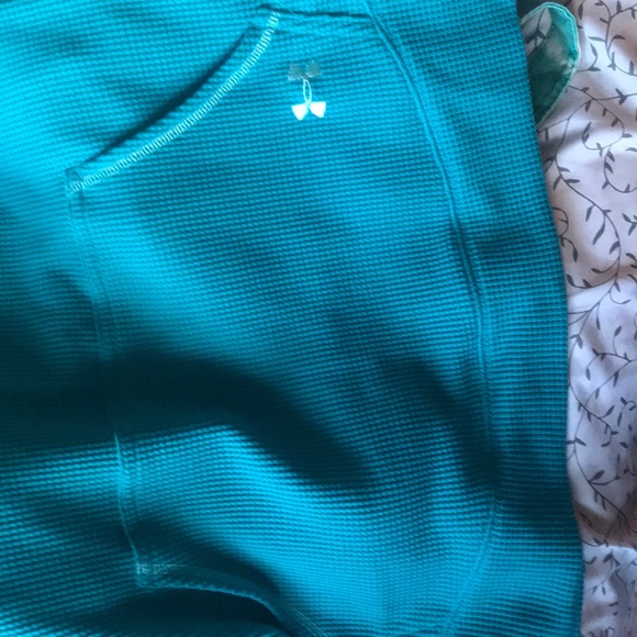 Under Armour long sleeve - Picture 4 of 4